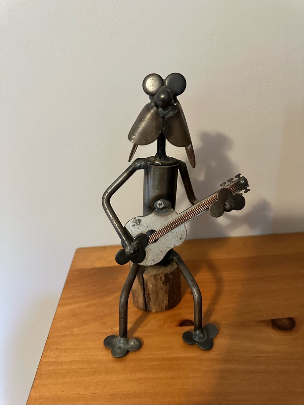 Handcrafted Metal Dog Musician Sculpture - Gray Metal Guitarist